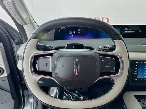 New 2026 Lincoln Navigator Reserve AWD/4WD image 12
