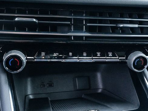 New 2025 Chevrolet Traverse Z71 w/ Enhanced Driving Package image 29