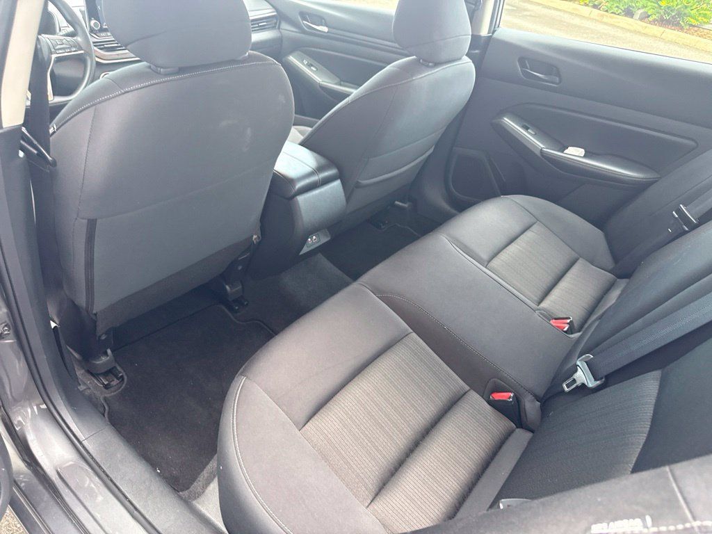 Used 2024 Nissan Altima 2.5 SV FWD image 33