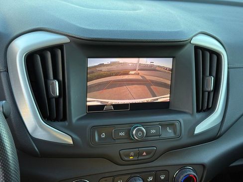 Used 2023 GMC Terrain SLE w/ Driver Convenience Package image 26