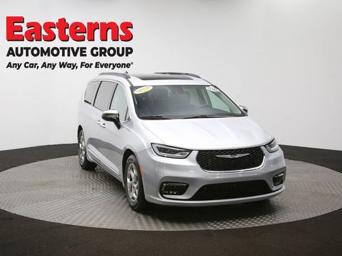 Used 2023 Chrysler Pacifica Limited image 80