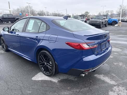 Used 2025 Toyota Camry SE w/ Convenience Package image 6