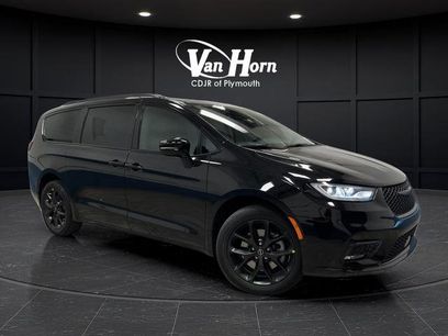 New 2026 Chrysler Pacifica Select w/ S Appearance Package