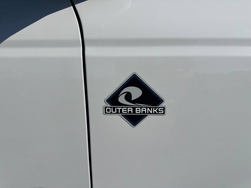 Used 2025 Ford Bronco Outer Banks AWD/4WD image 13