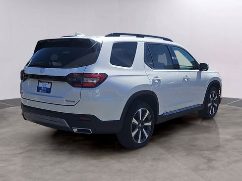 Used 2023 Honda Pilot Touring image 4