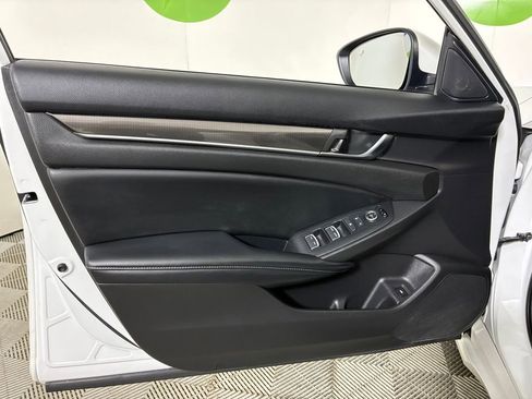 Used 2018 Honda Accord Sport image 21