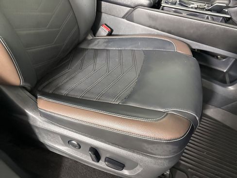 Used 2024 Nissan Pathfinder Platinum w/ Cargo Package AWD/4WD image 32