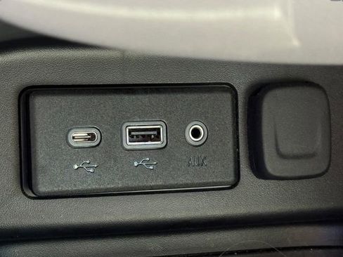 Used 2021 Chevrolet Equinox LS AWD/4WD image 16