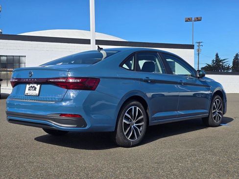 New 2026 Volkswagen Jetta SE FWD image 3