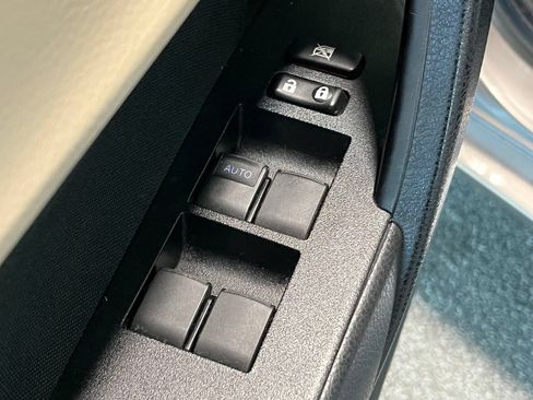 Used 2016 Toyota Corolla LE FWD image 30