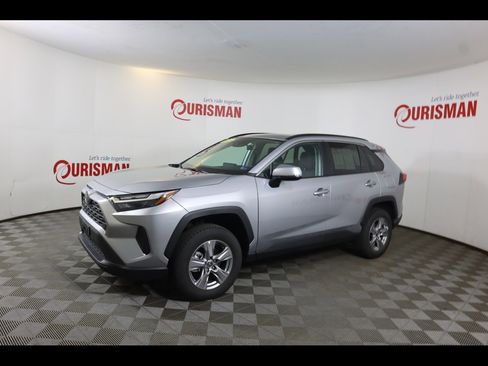 Used 2025 Toyota RAV4 XLE w/ Convenience Package image 5