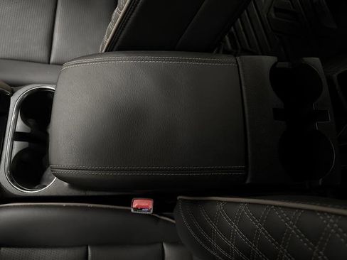 Used 2024 GMC Canyon Denali image 21