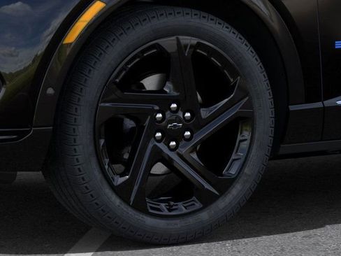 New 2025 Chevrolet Equinox EV RS image 9