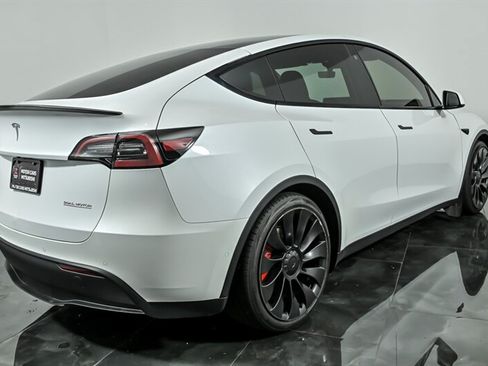 Used 2022 Tesla Model Y Performance AWD/4WD image 9