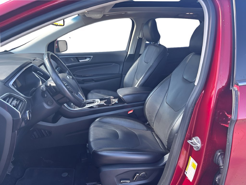 Used 2018 Ford Edge Titanium w/ Equipment Group 301A AWD/4WD image 13