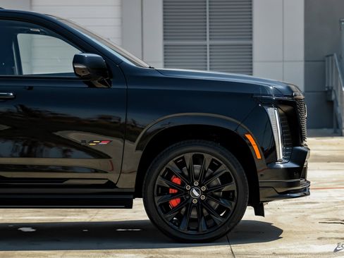 Used 2026 Cadillac Escalade V w/ LPO, ONYX Package image 19