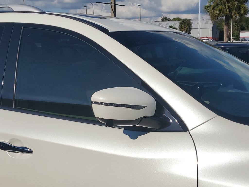 Used 2017 Nissan Pathfinder Platinum FWD image 11