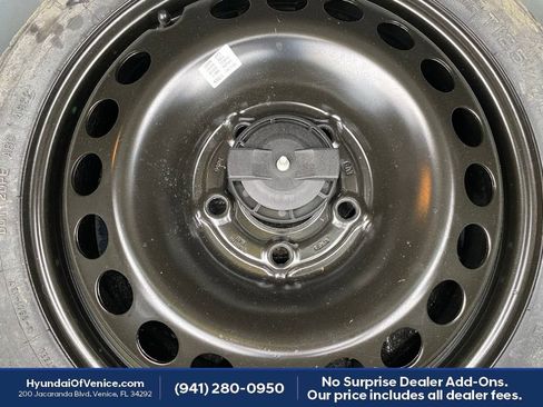 Used 2024 Chevrolet Trax LT FWD image 19