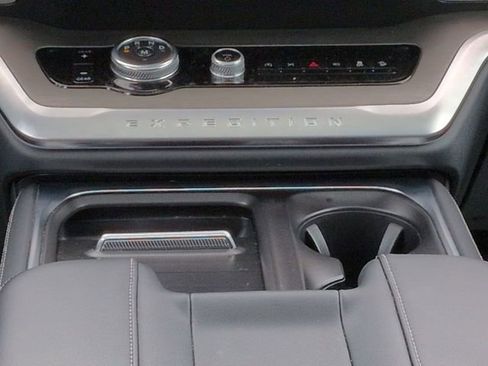 Certified 2025 Ford Expedition Max Platinum image 19