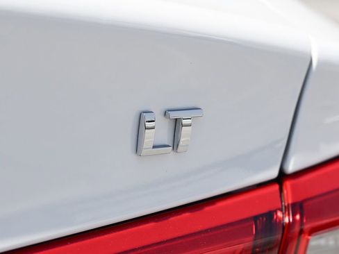 Used 2023 Chevrolet Malibu LT FWD image 13