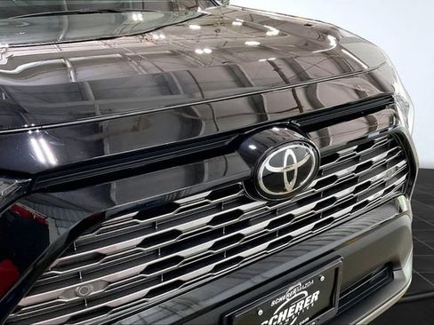 Used 2025 Toyota RAV4 Limited w/ Weather Package AWD/4WD image 28