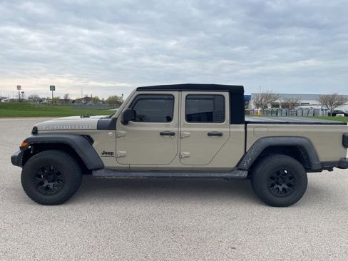 Used 2020 Jeep Gladiator Sport image 5