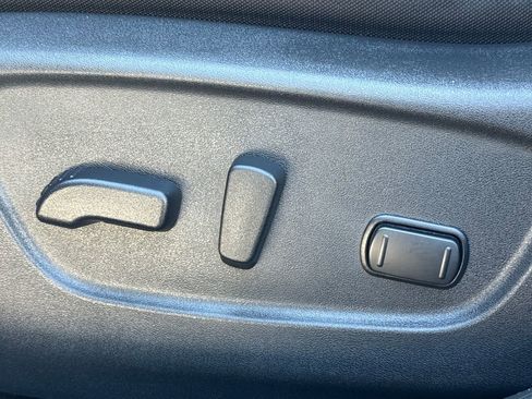 Used 2020 Nissan Rogue SV image 30