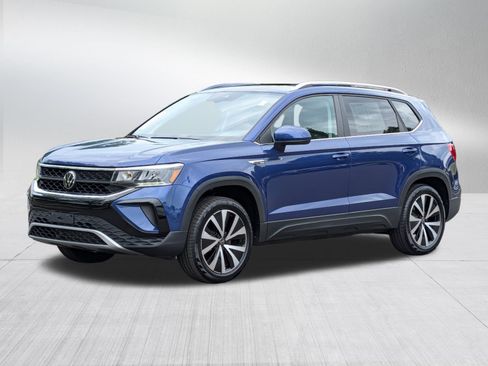Certified 2023 Volkswagen Taos SE w/ Panoramic Sunroof Package AWD/4WD image 3
