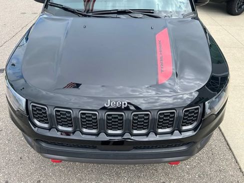 Certified 2024 Jeep Compass Trailhawk AWD/4WD image 31