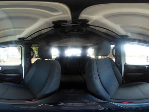 Used 2025 Jeep Wrangler Unlimited Sahara AWD/4WD image 43