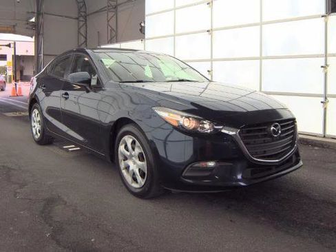 Used 2018 MAZDA MAZDA3 Sport FWD image 3
