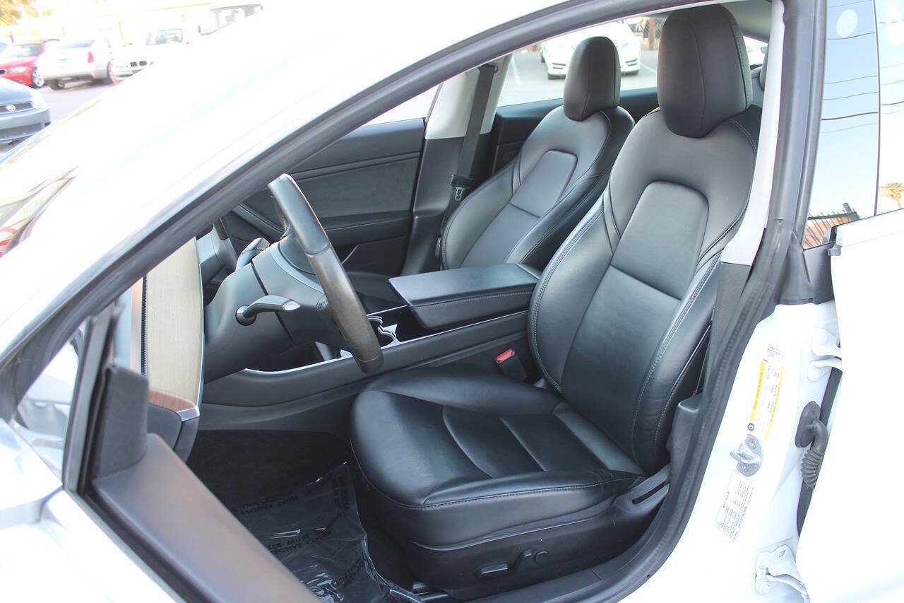 Used 2020 Tesla Model 3 Standard Range Plus RWD image 16