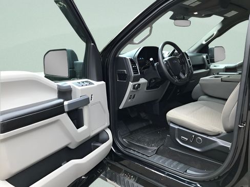Used 2018 Ford F150 XLT w/ Equipment Group 302A Luxury AWD/4WD image 9