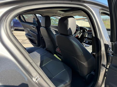 Used 2017 Jaguar XE Premium image 20