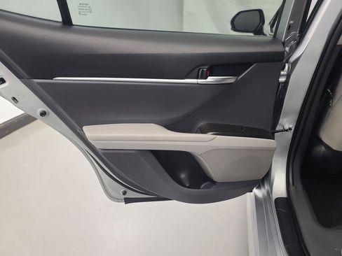 Used 2022 Toyota Camry SE image 18