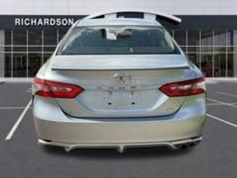Used 2018 Toyota Camry SE w/ Convenience Package FWD image 7