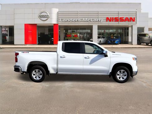 Used 2025 Chevrolet Silverado 1500 LT image 2