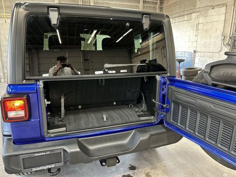 Used 2018 Jeep Wrangler Sport image 23