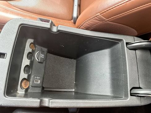 Used 2019 Jeep Cherokee Overland w/ Technology Group AWD/4WD image 47