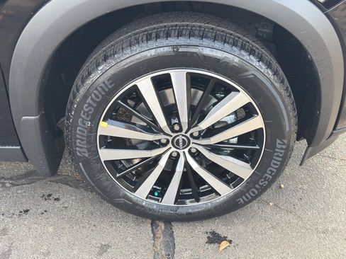 New 2025 Nissan Pathfinder Platinum image 9