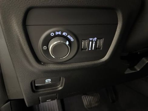 Used 2023 Jeep Grand Cherokee L Laredo AWD/4WD image 11