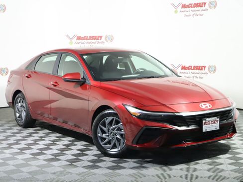 Used 2024 Hyundai Elantra SEL FWD image 2