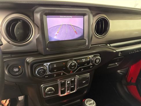 Used 2018 Jeep Wrangler Unlimited Sport S AWD/4WD image 15