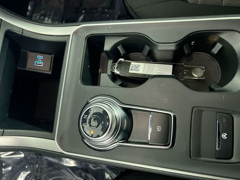 Used 2022 Ford Edge SE w/ Black Appearance Package image 23