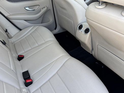 Used 2019 Mercedes-Benz GLC 350e 4MATIC image 31