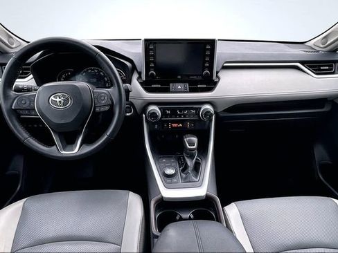 Used 2020 Toyota RAV4 Limited image 9