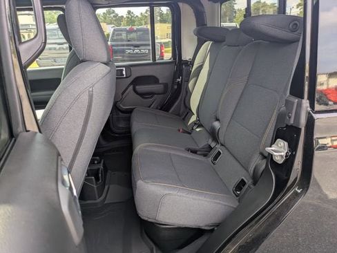 New 2025 Jeep Gladiator Sport image 14