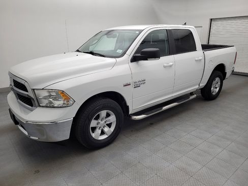 Used 2019 RAM 1500 Classic SLT w/ Luxury Group image 2