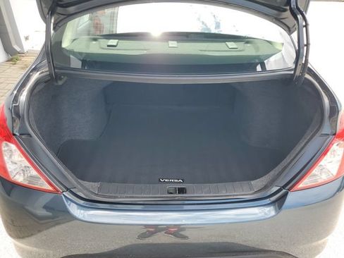 Used 2015 Nissan Versa SV FWD image 5