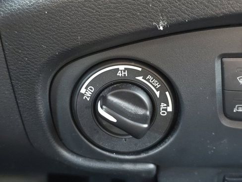 Used 2022 Nissan Frontier PRO-4X AWD/4WD image 7